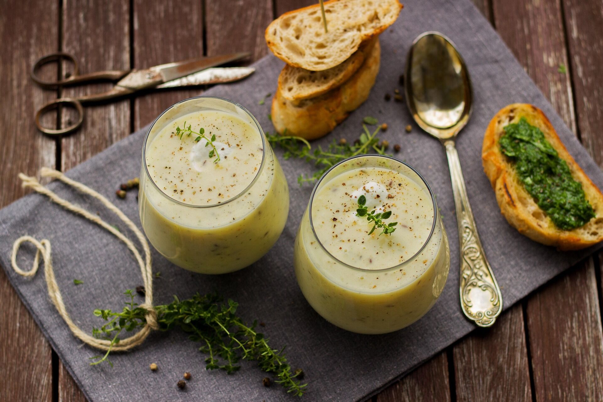 Wildkräutersuppe, Foto: Bernadette Wurzinger from Pixabay