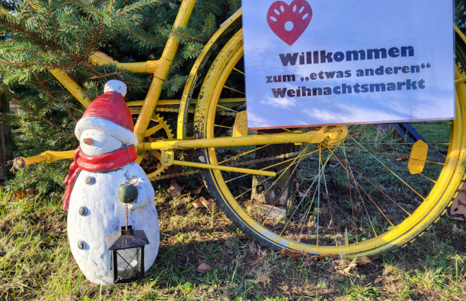 Keramik-Schneemann mit Laterne