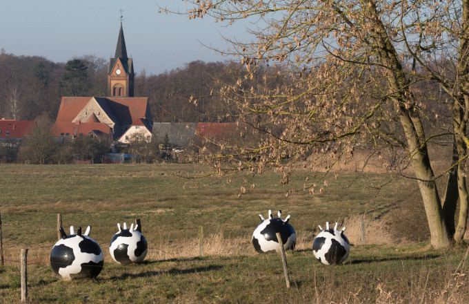 Kunstwanderweg mit Blick auf Wiesenburg, Foto: Steffen Bohl, Lizenz: Steffen Bohl